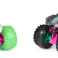 Monster Jam Nitro Neon, Sparkle Smash Vs. Max-D